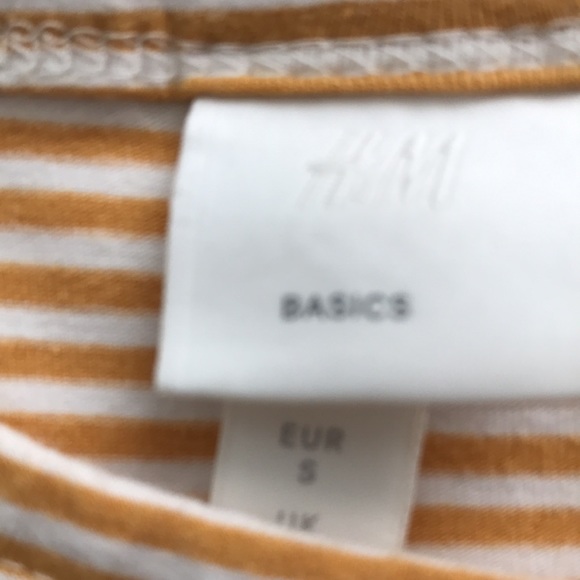 H&M striped t-shirt. Gold and white. Size small - Picture 2 of 2